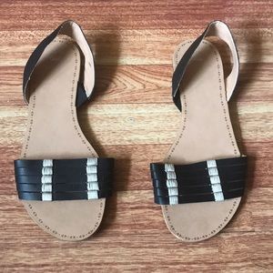 Flat sandals